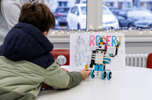 Neugierige junge Menschen