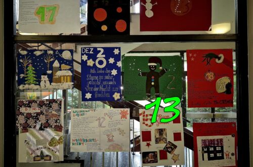 Religionskurs stellt Adventskalender aus